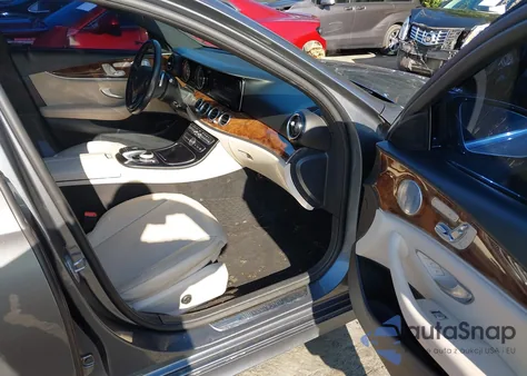 2017 Mercedes-Benz E 300 4Matic z USA, uszkodzony, nr VIN WDDZF4KBXHA232550